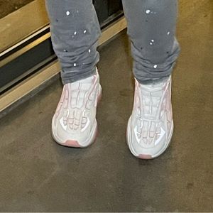 Pink and white amiri bone runner